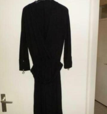 Zwarte jurk, maat 42 lengte 105 cm van oksel tot oksel 55 cm beschikbaar voor biedingen