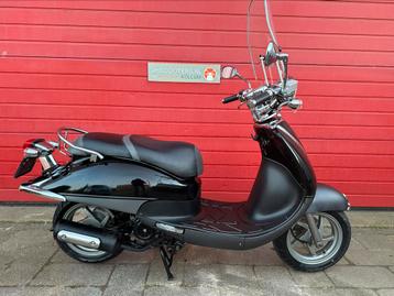 Super mooie Sym allo Bromscooter slecht 3000 ! Met scherm  beschikbaar voor biedingen