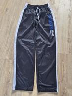 Zwarte Sports Team Trainingsbroek maat 158 164, Ophalen of Verzenden, Zo goed als nieuw, Jongen of Meisje, Sport- of Zwemkleding