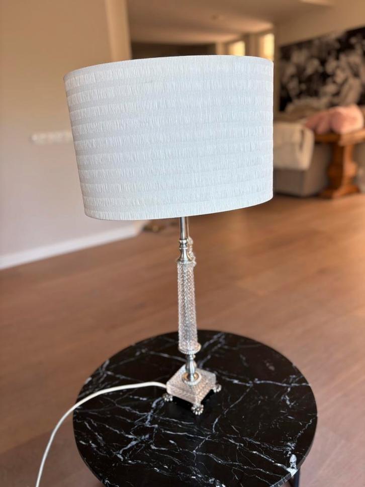 Chique lamp met kristal en zilver, Huis en Inrichting, Lampen | Tafellampen, Zo goed als nieuw, 50 tot 75 cm, Overige materialen