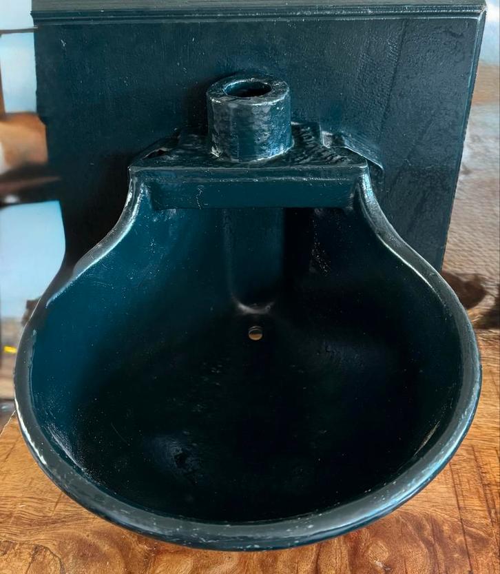 Gietijzeren Drinkbak voor Vee - Wandmontage, Antiek en Kunst, Antiek | Overige Antiek, Ophalen of Verzenden