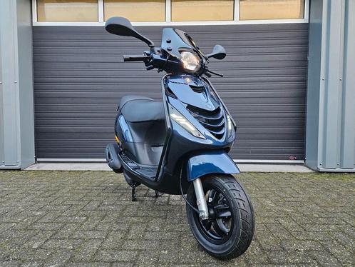 PIAGGIO ZIP 4T E4 BROM 06-2018 MIDNIGHT BLEU 800KM! + OPTIES, Fietsen en Brommers, Scooters | Piaggio, Zo goed als nieuw, Zip