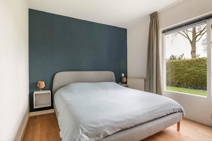 Modern bed inclusief Emma Hybrid Matras 180x200 cm, Huis en Inrichting, Slaapkamer | Bedden, Zo goed als nieuw, Tweepersoons, 180 cm