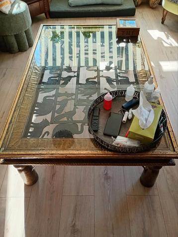 Aziatische salontafel beschikbaar voor biedingen