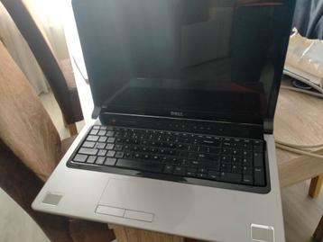 Oude dell laptop voor onderdelen  beschikbaar voor biedingen