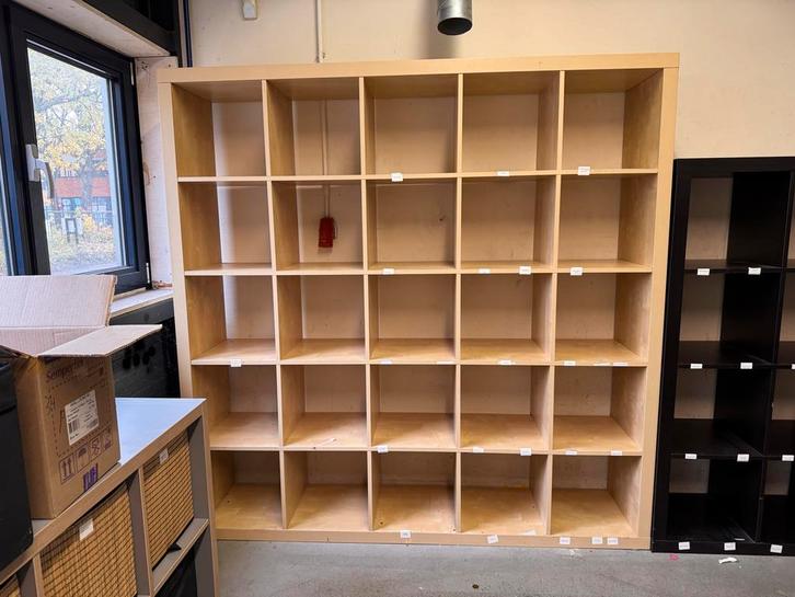 Grote IKEA Kallax kast - 25 vakken, Huis en Inrichting, Kasten | Boekenkasten, Gebruikt, 150 tot 200 cm, 200 cm of meer, 25 tot 50 cm