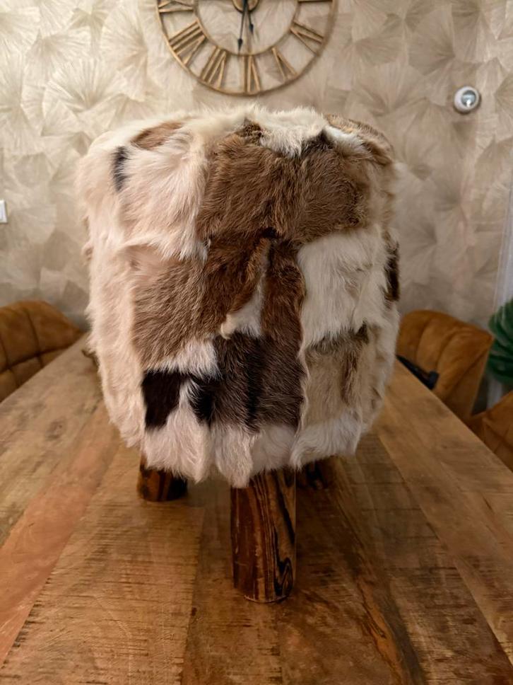 Krukje met Koeienhuid Bekleding, Huis en Inrichting, Banken | Voetenbanken en Poefen, Gebruikt, Minder dan 50 cm, Rond, Hout, Ophalen