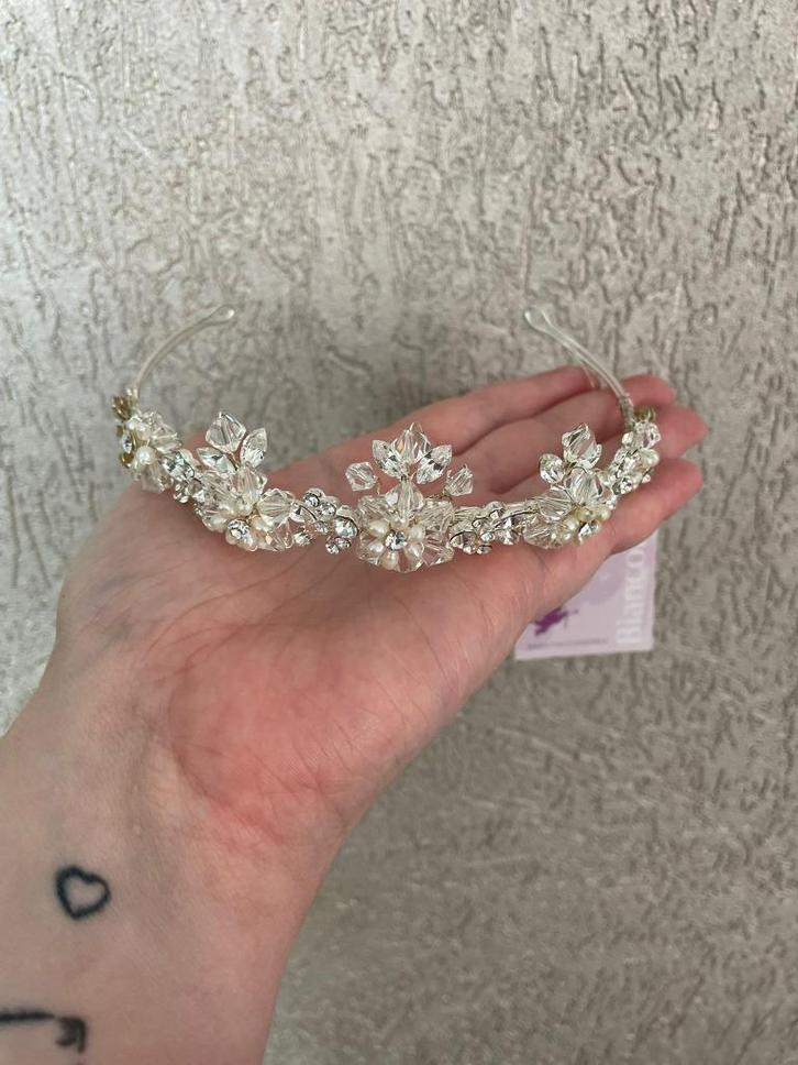 Nieuwe luxe Tiara met stras/parels/kristal (D34), Kleding | Dames, Trouwkleding en Trouwaccessoires, Nieuw, Accessoires, Overige kleuren