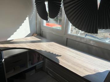 Table/tafel beschikbaar voor biedingen