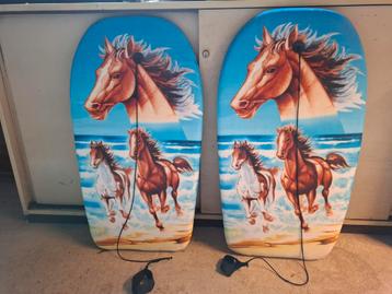 Twee surfboards 82x45 cm beschikbaar voor biedingen