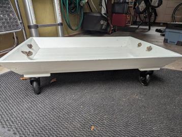 Hondenmand op zwenkwielen beschikbaar voor biedingen