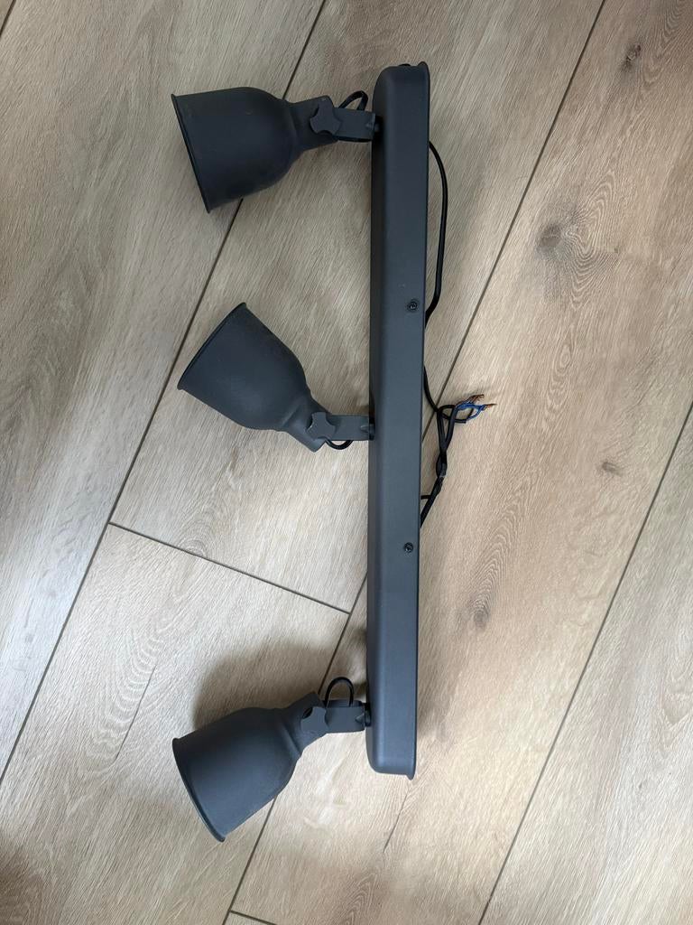 Ikea plafondlamp hektar 3 spots grijs, Huis en Inrichting, Ophalen, Gebruikt