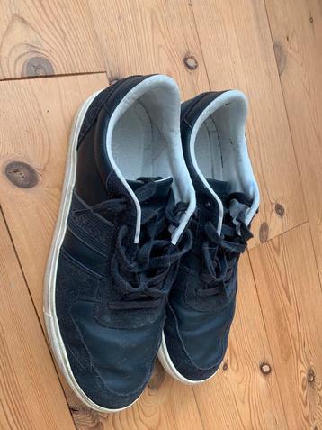 Heren blauwe sportschoenen beschikbaar voor biedingen