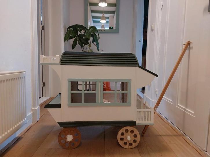 Pipowagen Poppenhuis met Wieltjes - Nieuw in de Verf!, Kinderen en Baby's, Speelgoed | Poppenhuizen, Zo goed als nieuw, Poppenhuis