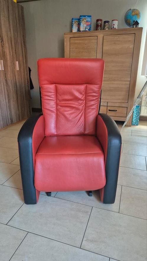 Electrische sta op stoel. LEER, Huis en Inrichting, Fauteuils, Gebruikt, Leer, 50 tot 75 cm, 75 tot 100 cm, Ophalen