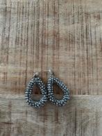 Set grijze oorbellen, Sieraden, Tassen en Uiterlijk, Oorbellen, Ophalen of Verzenden, Zo goed als nieuw, Grijs, Overige materialen