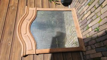 Gratis spiegel met houten omlijsting beschikbaar voor biedingen