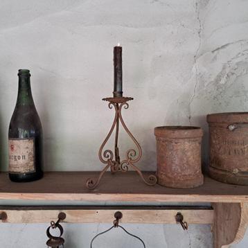 Brocante oude kandelaar roest hoogte 23cm 3-poot *Etage3* beschikbaar voor biedingen