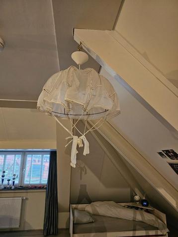 Parachute hang lamp beschikbaar voor biedingen