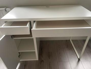 Bureau Micke beschikbaar voor biedingen