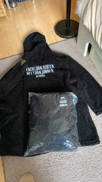 Nieuw warme knuffeltrui one size. (Unisex) nog 2 te koop, Kleding | Dames, Truien en Vesten, Ophalen of Verzenden, Nieuw, Zwart