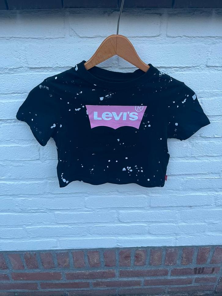 Levi’s crop top tshirt zwart met logo + verspetters maat 104, Kinderen en Baby's, Kinderkleding | Maat 104, Zo goed als nieuw