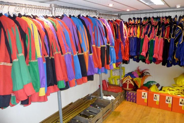 Te huur Piet pak €25,- Sint pak € 55,- geheel compleet, Diversen, Sinterklaas, Nieuw, Ophalen