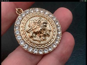Vintage vergulde  Kettinghanger Versace leuwe zirkoon  beschikbaar voor biedingen