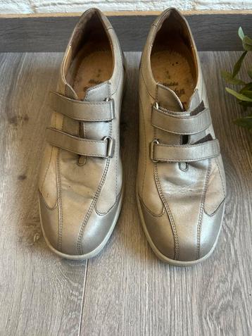 SOLODUS HEDDA KLINTTENBAND SCHOEN  BEIGE  MT 7 940.5 WIJDTE  beschikbaar voor biedingen