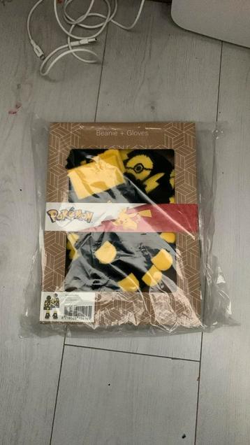Pokemon muts en handschoenen  beschikbaar voor biedingen
