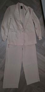 Mooi broekpak Up2fashion maat M, Maat 38/40 (M), Up2Fashion, Kostuum of Pak, Beige