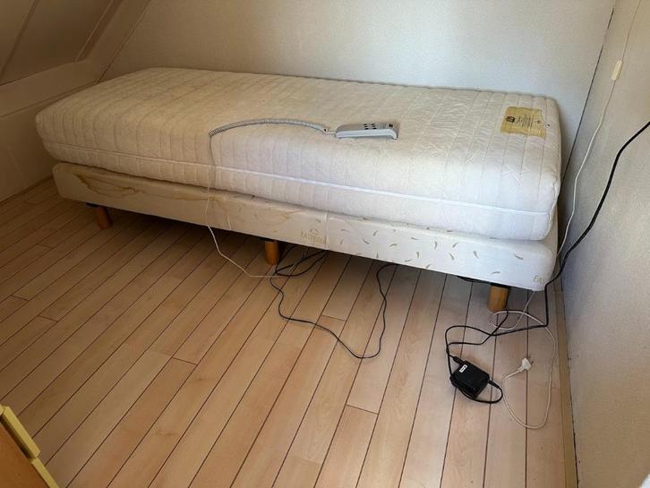 Eastborn boxspring 200x80, Huis en Inrichting, Slaapkamer | Boxsprings, Gebruikt, 80 cm, 200 cm, Eenpersoons, Crème, Ophalen