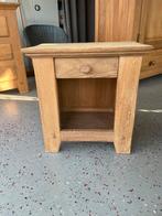 Eiken houten ( nacht) kastje, Ophalen, Zo goed als nieuw, 45 tot 65 cm, 55 tot 70 cm