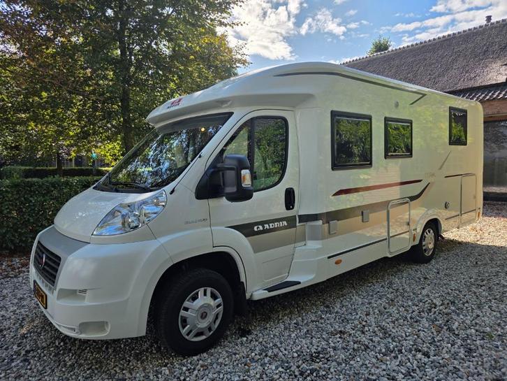 Adria Coral 690 SC Supreme met queensbed & trekhaak!!, Caravans en Kamperen, Campers, Bedrijf, tot en met 3, Half-integraal, Adria