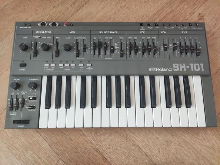 Roland SH-101 met kenton midi retrofit, Muziek en Instrumenten, Synthesizers, Zo goed als nieuw, 61 toetsen, Roland, Ophalen of Verzenden