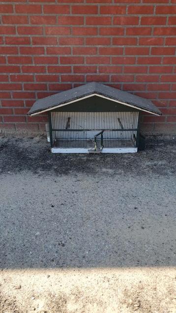 Buiten hokje beschikbaar voor biedingen