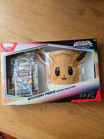 Pokémon Prismatic Evolutions Accessory Pouch Eevee Nieuw, Ophalen of Verzenden, Nieuw, Losse kaart