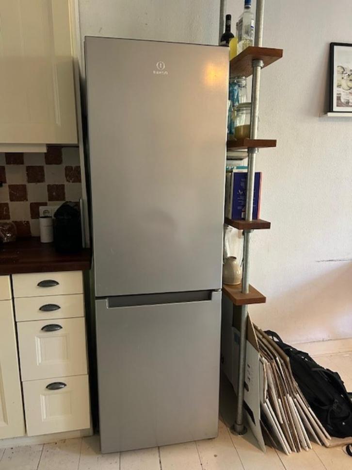 Indesit koel-vriescombinatie, Witgoed en Apparatuur, Koelkasten en IJskasten, Gebruikt, Met aparte vriezer, 200 liter of meer