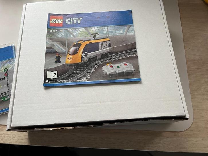 lego city 60197 personentrein  met stationnetje, Kinderen en Baby's, Speelgoed | Duplo en Lego, Zo goed als nieuw, Lego, Complete set
