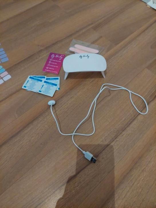 UV-lamp en toebehoren + meerdere sets gelnagels (By Emily), Sieraden, Tassen en Uiterlijk, Uiterlijk | Cosmetica en Make-up, Zo goed als nieuw