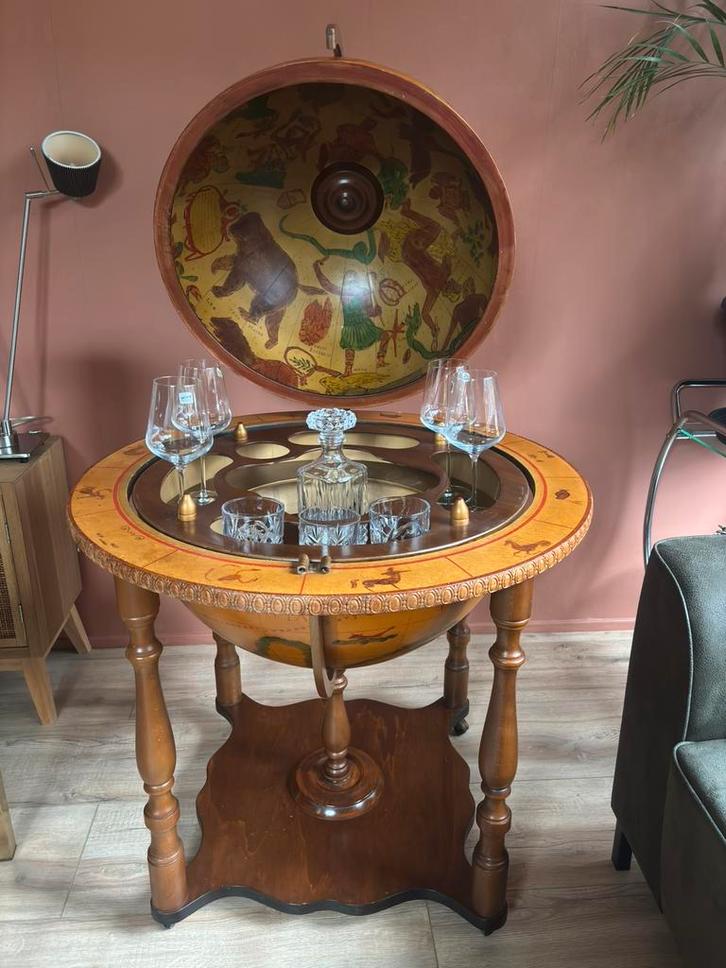 Zeer grote gedecoreerde Globe voor drank en glazen, Antiek en Kunst, Antiek | Woonaccessoires, Ophalen
