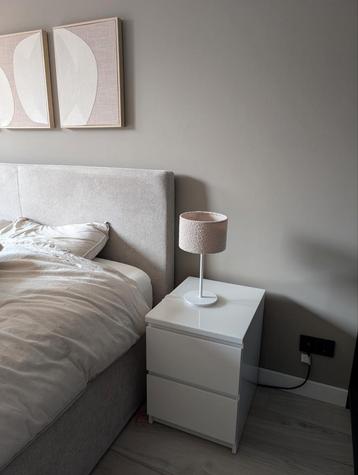 Ikea malm nachtkastjes met melk plaat 2 stuks