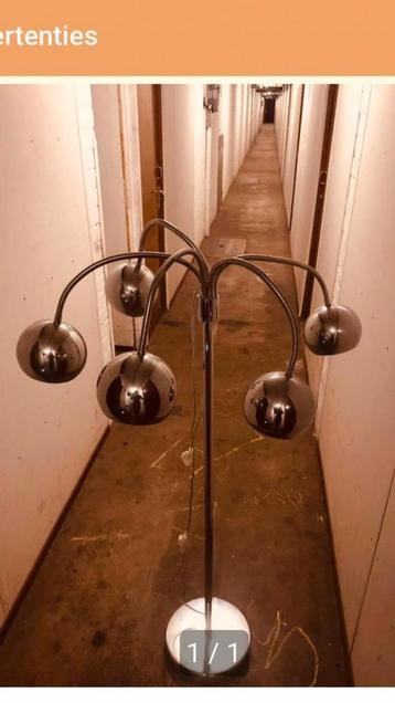 Staande lamp. beschikbaar voor biedingen