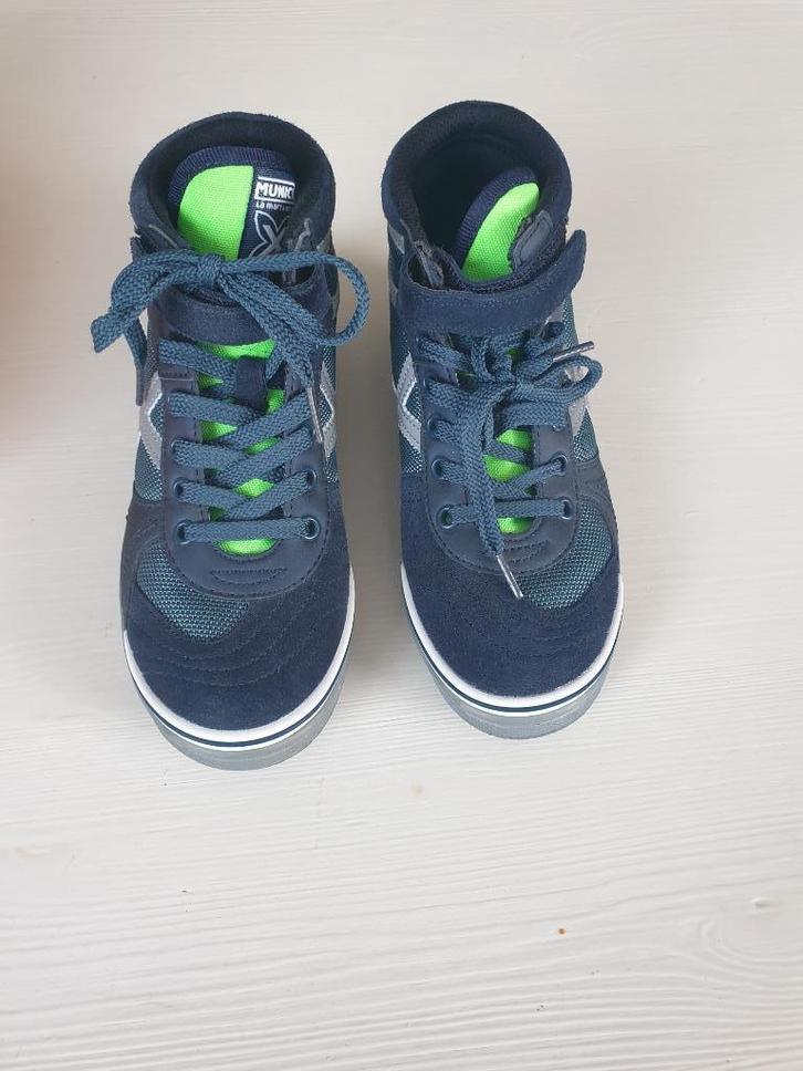 NIEUW Munich 33 schoenen jongen Munnich donkerblauw sneakers, Kinderen en Baby's, Kinderkleding | Schoenen en Sokken, Nieuw, Schoenen