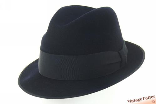 Vintage Gleufhoed Melton en Co. donker blauw vilt maat 57, Kleding | Heren, Hoeden en Petten, Zo goed als nieuw, Hoed, 57 cm (M, 7⅛ inch) of minder