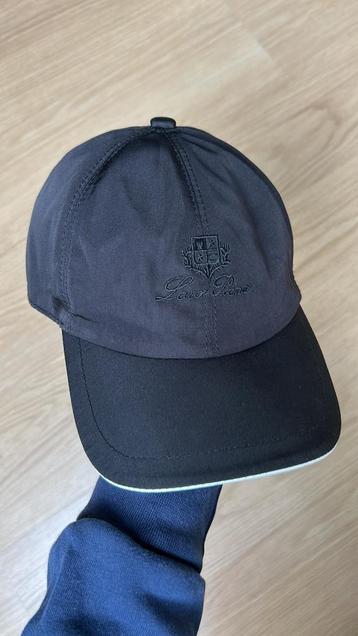 Loro Piana pet beschikbaar voor biedingen