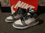 Nike Dunk High Junior - Maat 37,5, Kleding | Dames, Schoenen, Ophalen, Zo goed als nieuw, Grijs, Sneakers of Gympen
