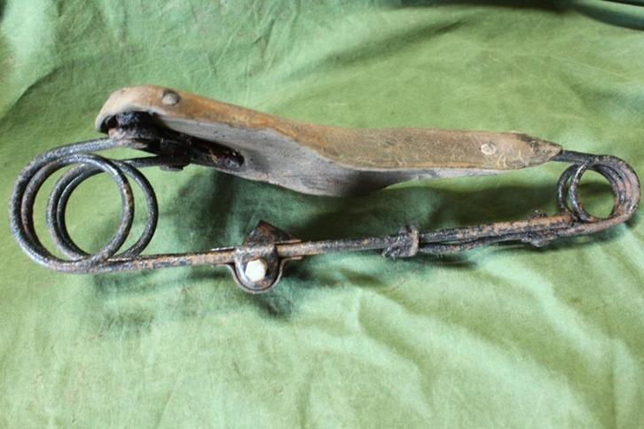 groot lang leren zadel fiets motorfiets ? 1900 ?, Fietsen en Brommers, Fietsonderdelen, Gebruikt, Oldtimer, Frame, Ophalen of Verzenden