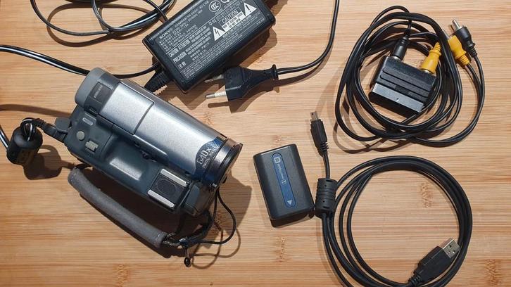 Sony DCR-HC14E Handycam - Digitale Videocamera, Audio, Tv en Foto, Videocamera's Digitaal, Gebruikt, Camera, Mini dv, Sony, Ophalen of Verzenden