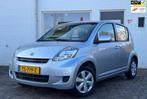 Daihatsu Sirion 2 1.0-12V Airco 5-deurs APK 11-2025, Auto's, Daihatsu, Voorwielaandrijving, Stof, Gebruikt, Metallic lak